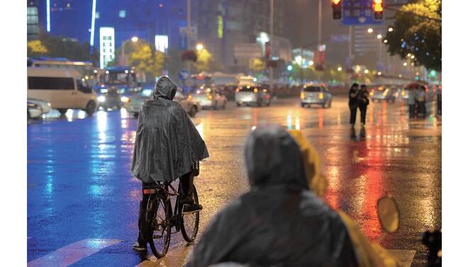Regenponcho Zwart met Capuchon - Universele Maat Regenjas kopen