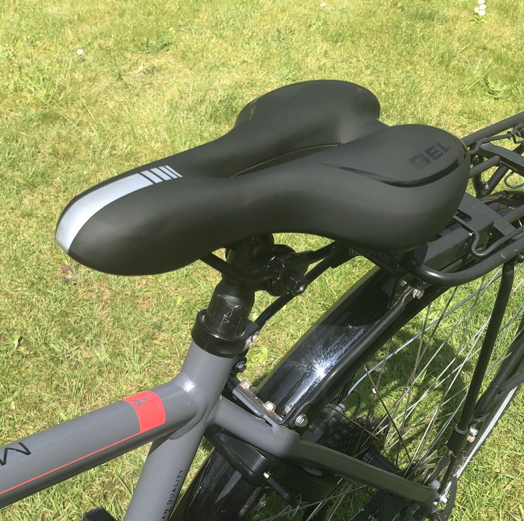 Comfortable saddle cheap for hybrid bike