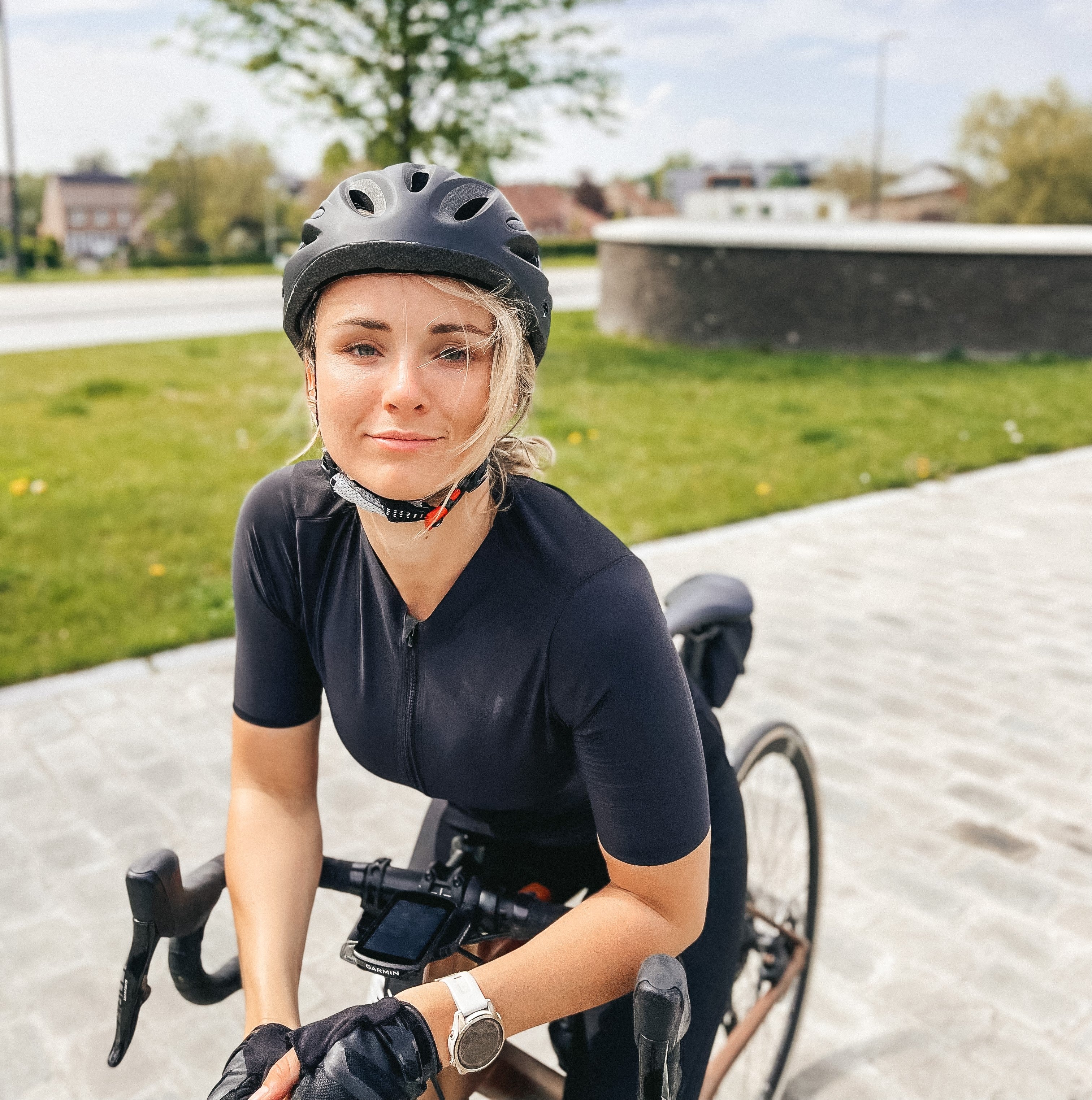 Matte black bicycle helmet online